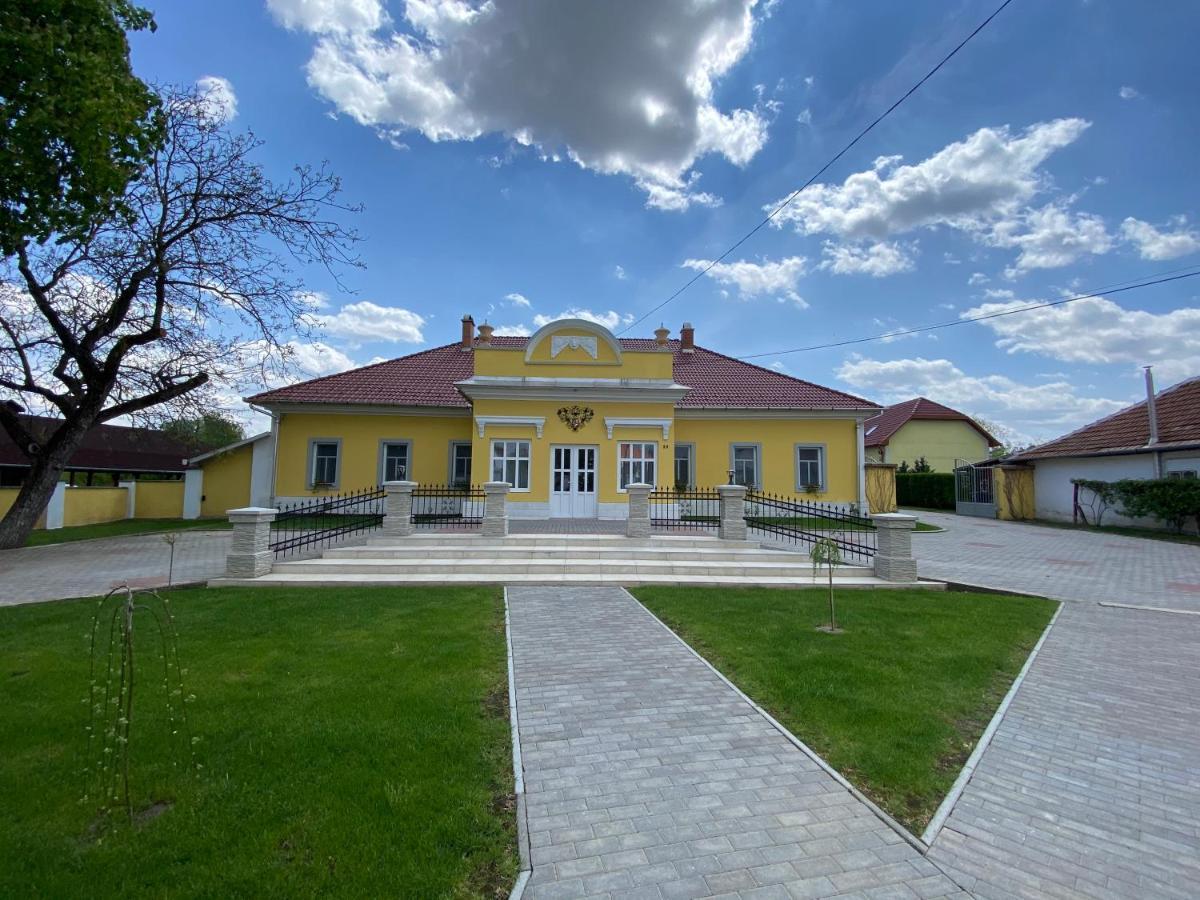 Kuria Vendeghaz Hotel Poroszló Buitenkant foto