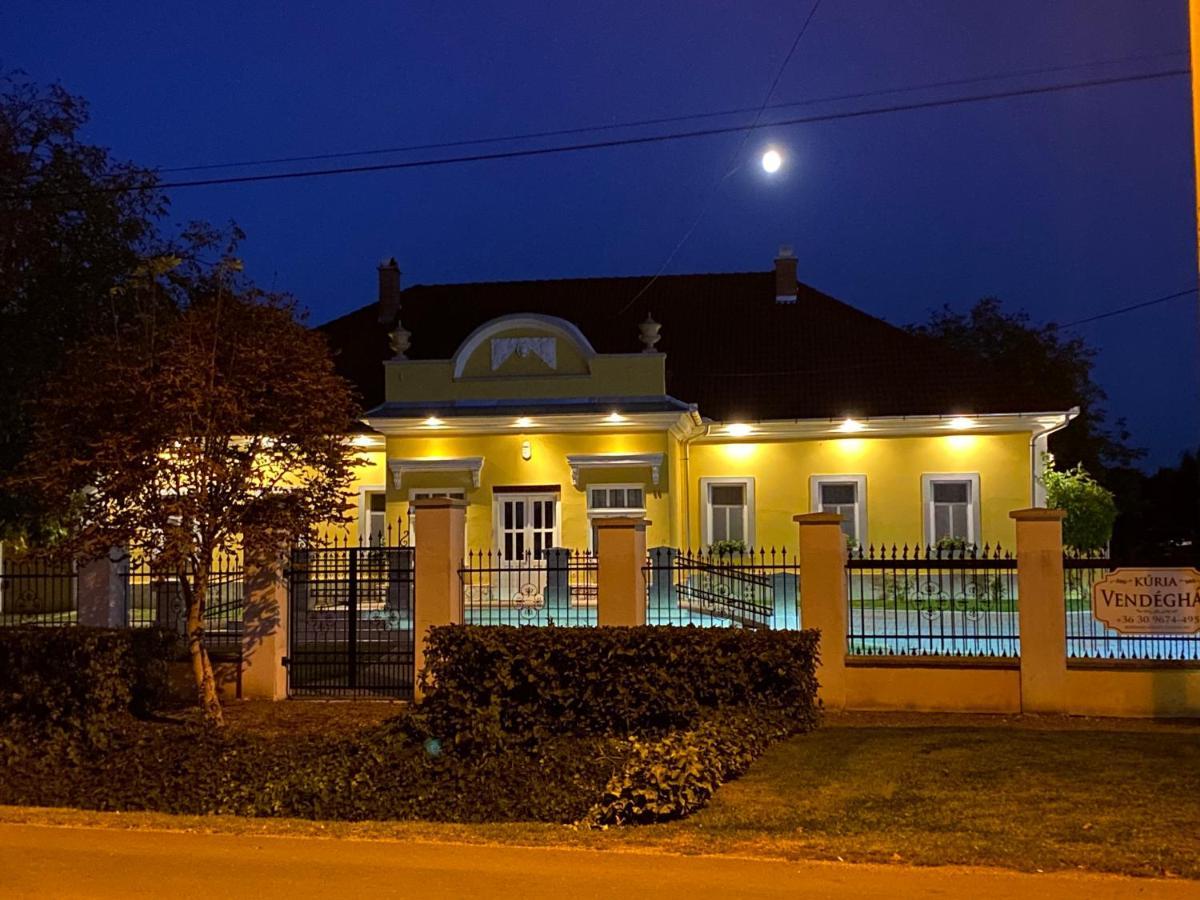 Kuria Vendeghaz Hotel Poroszló Buitenkant foto