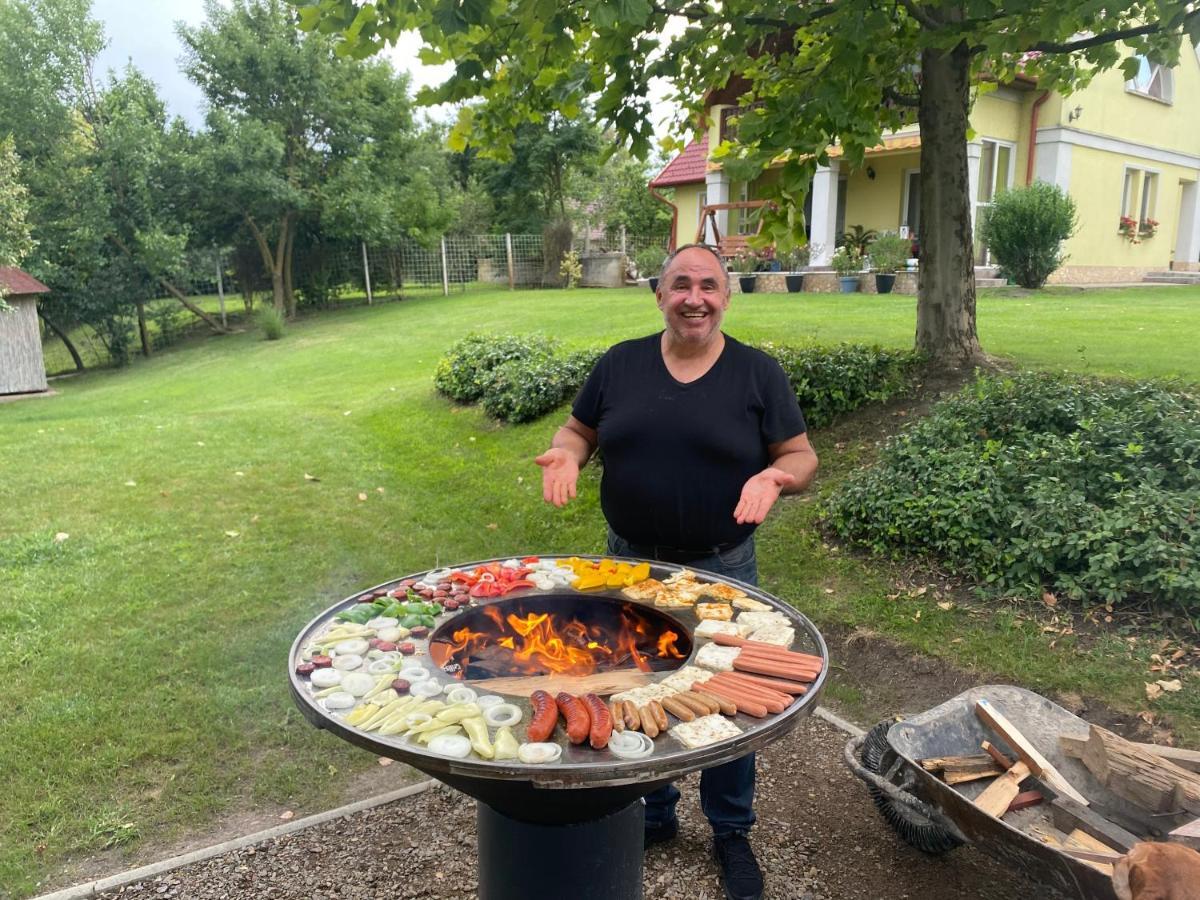 Kuria Vendeghaz Hotel Poroszló Buitenkant foto