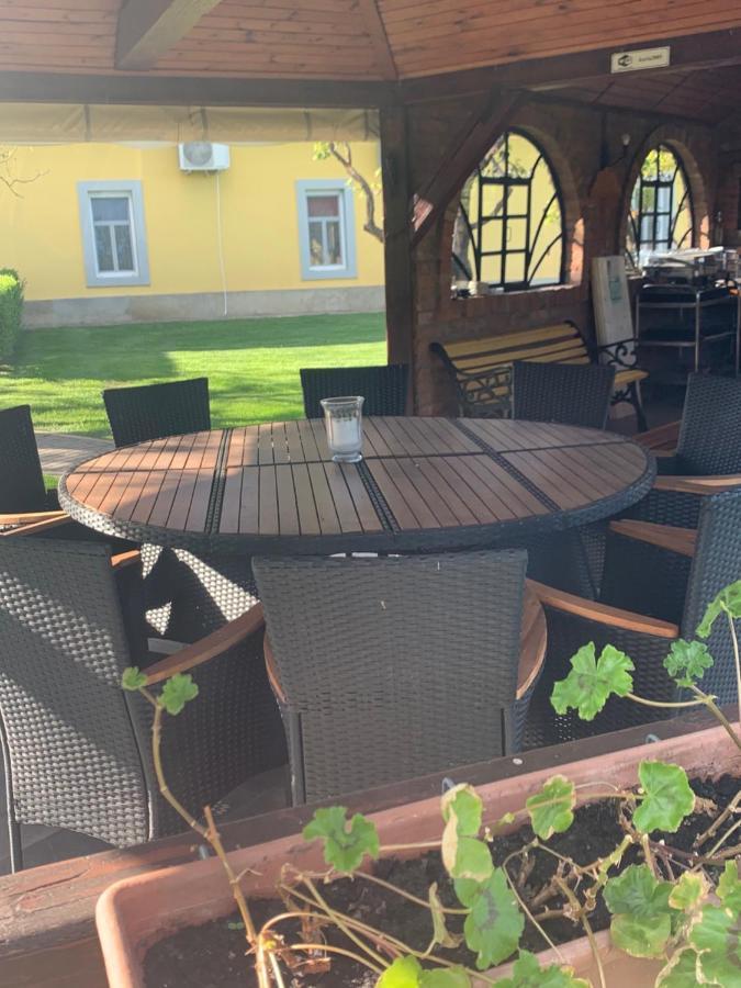 Kuria Vendeghaz Hotel Poroszló Buitenkant foto