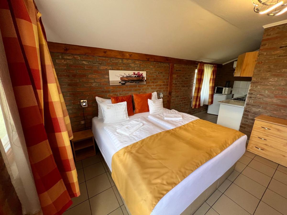 Kuria Vendeghaz Hotel Poroszló Buitenkant foto