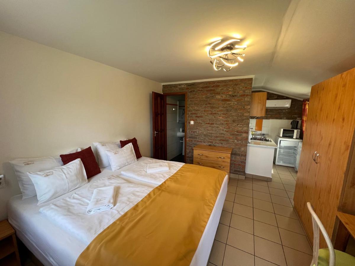 Kuria Vendeghaz Hotel Poroszló Buitenkant foto