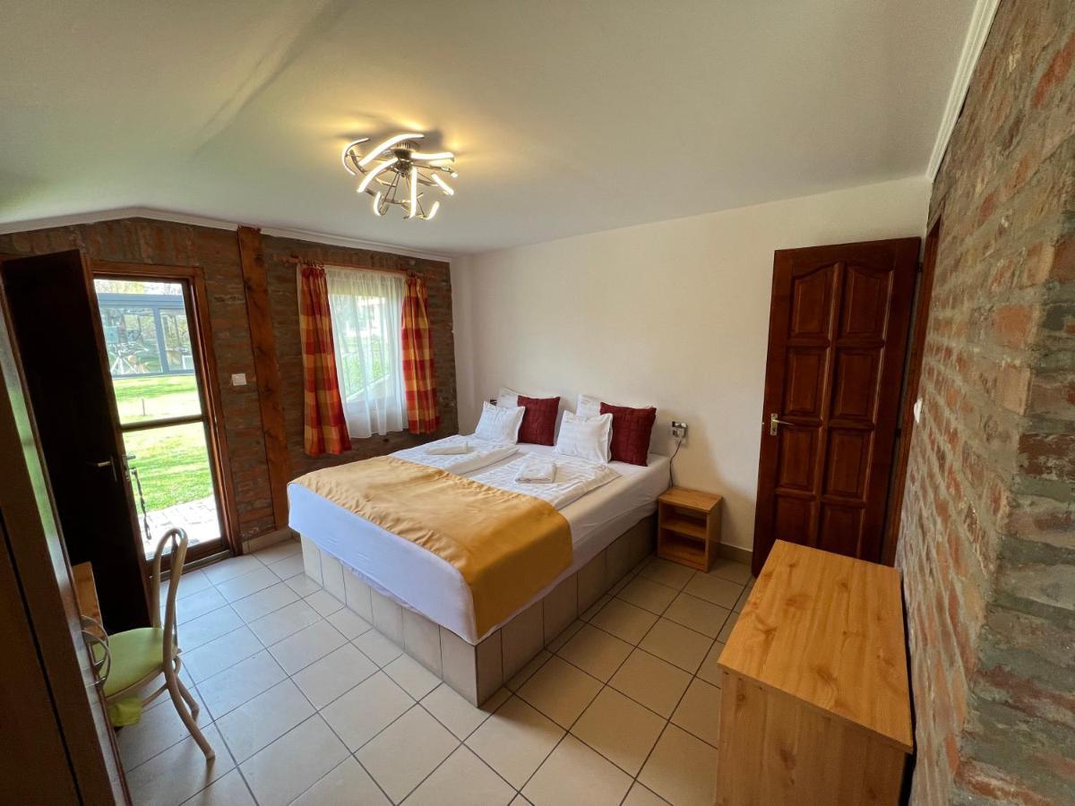 Kuria Vendeghaz Hotel Poroszló Buitenkant foto