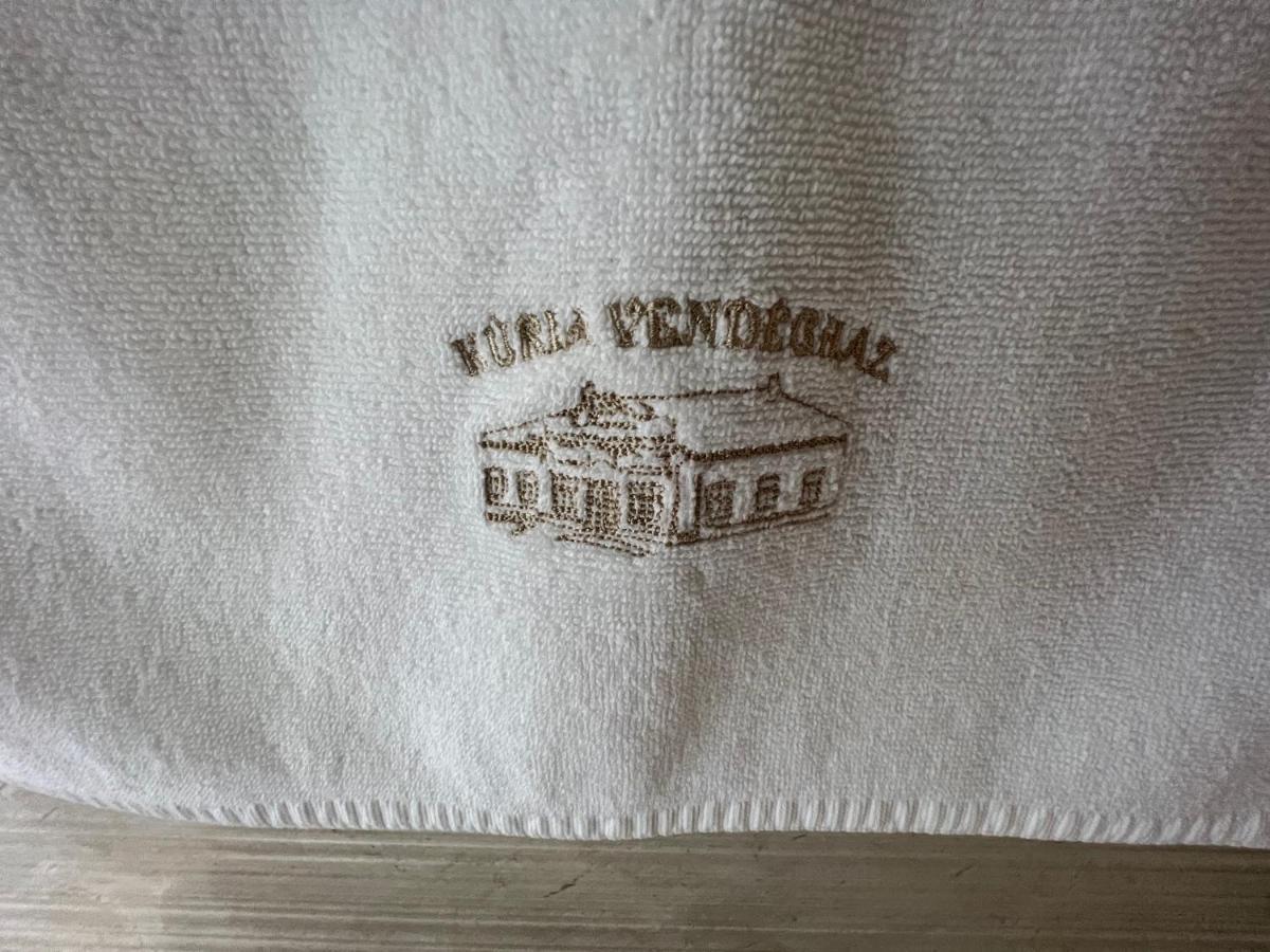 Kuria Vendeghaz Hotel Poroszló Buitenkant foto